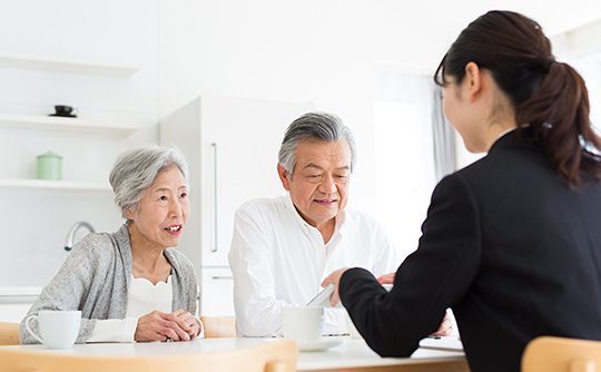 老夫婦とセールスマン